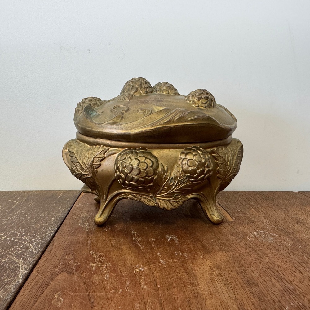 Antique Art Nouveau Gilt Metal Jewelry Casket Scroll Leaf Clover Berry‎ Design